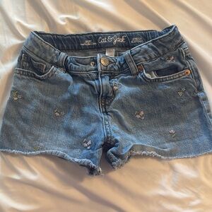 Cat & Jack Girl’s size 6/7 denim shorts with embroidered flowers